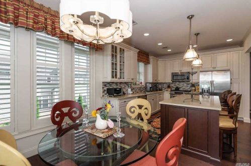 88 Shady Ln, Westbury, NY 11590-3482