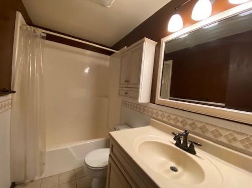 40 Freedom Dr, Bridgeville PA  15017-1421 exterior