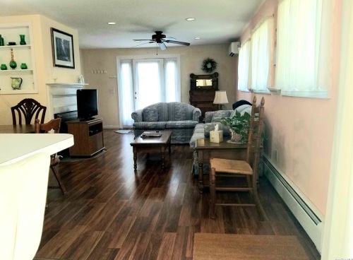 209 Country Rd, Mount Sinai NY  11766-1509 exterior