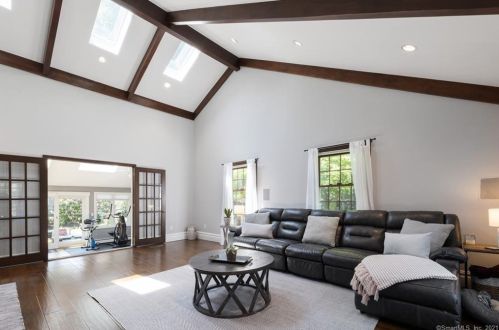 12 Falmouth Rd, Stamford CT  06903-2312 exterior