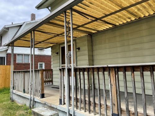 224 Sheridan Ave, New Castle PA  16105-2560 exterior