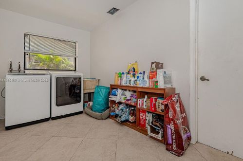 3220 37th St, Hollywood FL  33021-2636 exterior