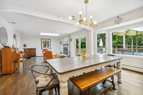 2 Old Farm Ct, West Nyack NY  10994-1210 exterior