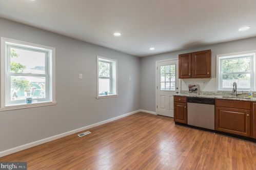 13 Brewer Ave, Blenheim NJ  08012-4805 exterior