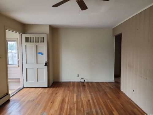 382 36th St, North Lindenhurst, NY 11757-2650