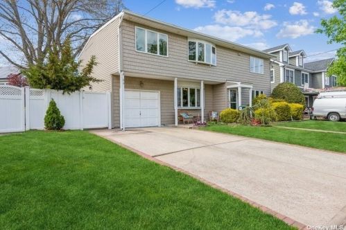 36 Lincoln Blvd, Bethpage, NY 11714-5235