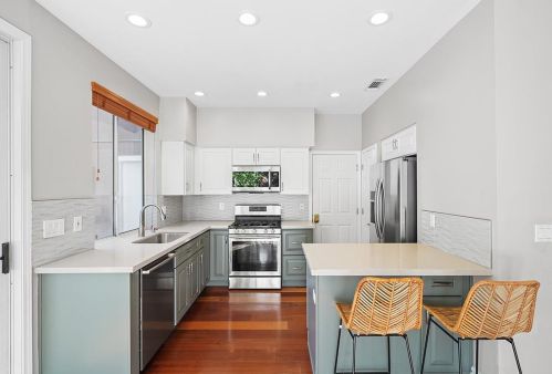 113 Estrada Dr, Mountain View CA  94043-5266 exterior