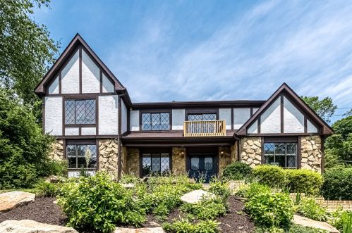 11 Tara Dr, Pittsburgh, PA 15209-1059