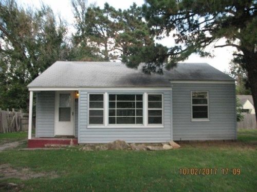 409 Peachtree St, Ponca City, OK 74601-3956