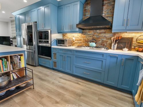 6907 Leilani Ln, Cypress CA  90630-5719 exterior