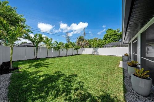 762 103rd Ave, Naples FL  34108-3221 exterior