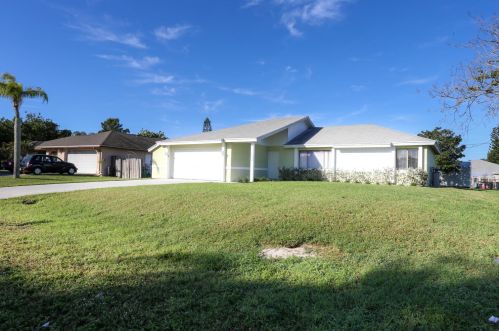 2526 Oaklyn St, Fort Pierce, FL 34984-5228