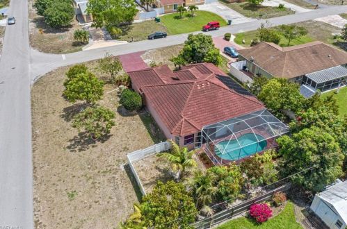 1701 42nd St, Naples, FL 34116-5925