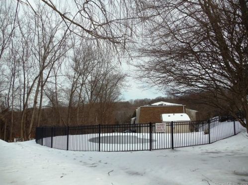 95 Chestnut St, Bethel CT  06801-2642 exterior