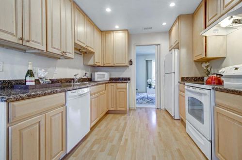 880 Stonegate Dr, South San Francisco CA  94080-1562 exterior