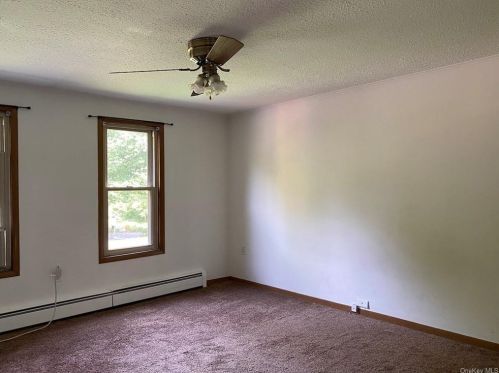 10 Kris Korner Dr, Marlborough NY  12542-5805 exterior