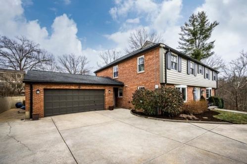3530 Deepwoods Ln, Cincinnati, OH 45208-2530