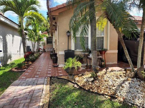 17472 18th St, Hollywood, FL 33029-5532