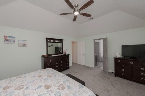 1529 Lindby Dr, Lewisville TX  75028-3624 exterior