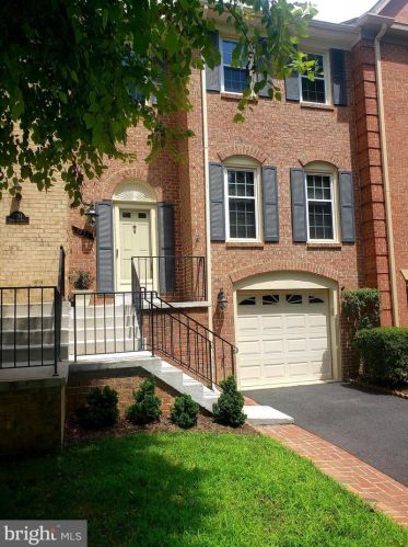 7732 Shootingstar Dr, Springfield, VA 22152-3102