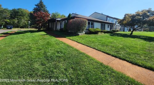 262 Greenwood Loop Rd, Bricktown, NJ 08724-1272