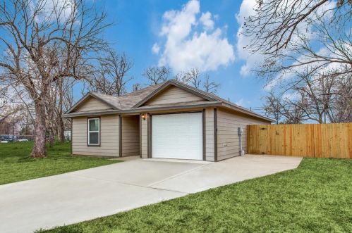 1717 Ash Crescent St, Fort Worth, TX 76104-5845