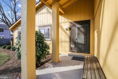 2518 Oakhampton Pl, Herndon, VA 20171-2705