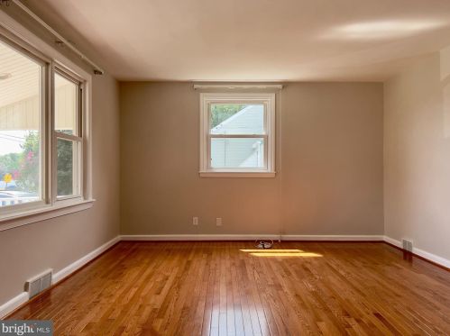 15 Whitman Ave, Stratford NJ  08084-1005 exterior