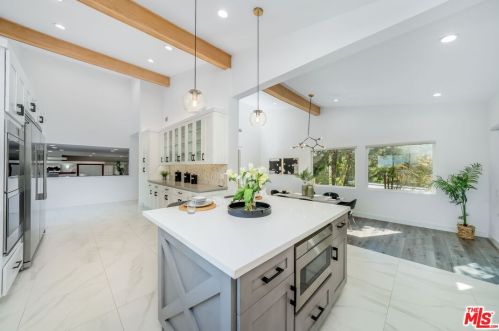 22733 De Kalb Dr, Calabasas CA  91302-4805 exterior