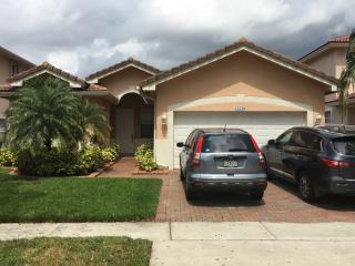 13729 32nd St, Hollywood FL  33027-3984 exterior