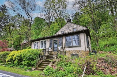 3100 Delaware Dr, Easton, PA 18040-7337