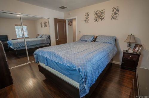 8341 Cantaloupe Ave, Van Nuys CA 91402-3806 exterior