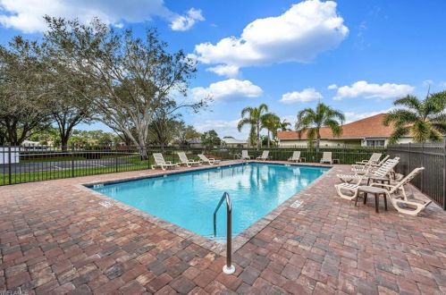 419 Crossfield Cir, Naples FL  34104-4721 exterior