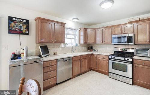 30 Centre Ct, Red Lion PA  17356-8949 exterior