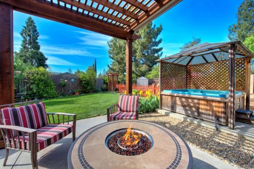 1000 Woodridge Dr, Vacaville CA  95687-6440 exterior