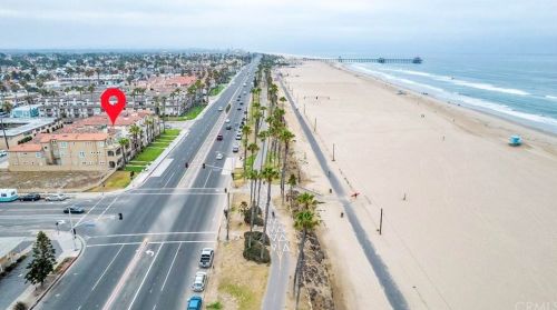 1612 Pacific Coast Hwy, Huntington Beach CA  92648-4434 exterior