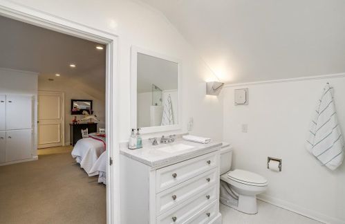 2131 Warner Rd, Fort Worth TX  76110-1747 exterior