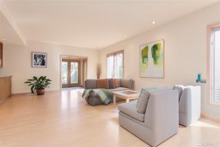 1927 10th Ave, Seattle WA  98119-2821 exterior