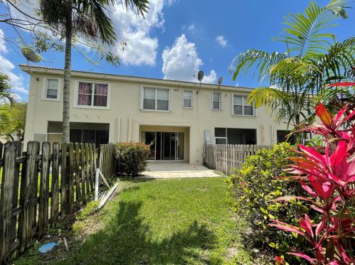 8054 Bellagio Ln, Boynton Beach FL  33472-2742 exterior