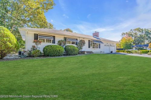 19 Pinecrest Dr, Berkeley Township, NJ 08721-1070
