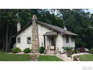 8415 Woodside Rd, Slatington, PA 18080-3526