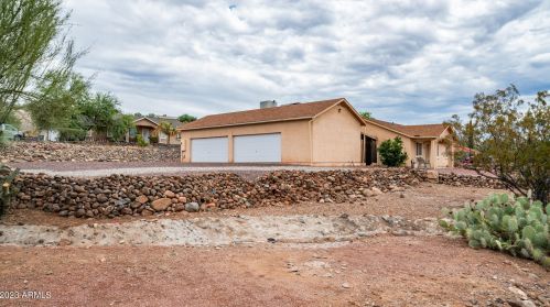 19280 Cactus Way, Black Canyon City, AZ 85324-8734