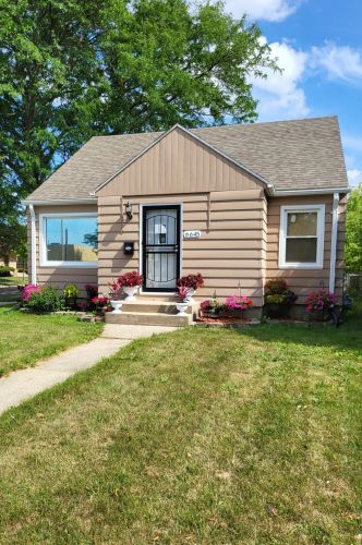 6645 Constance Ave, Milwaukee, WI 53218-4831
