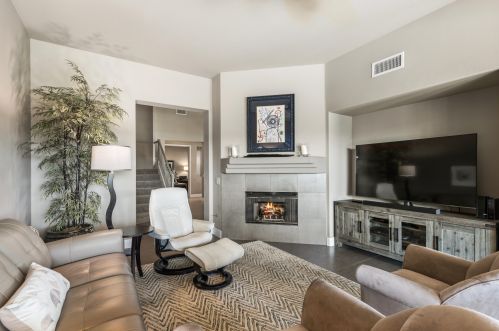 187 Kavenish Dr, Rancho Mirage CA  92270-3244 exterior