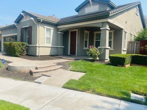 808 Ferry Launch Ave, Lathrop, CA 95330-8794