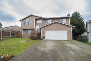 17625 Hillside Ct, Bryant, WA 98223-7868