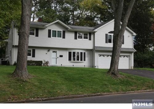 36 Loyola Pl, Oakland, NJ 07436-3515