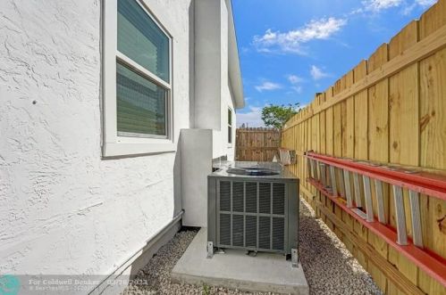 228 8th Ave, Delray Beach FL  33483-5523 exterior