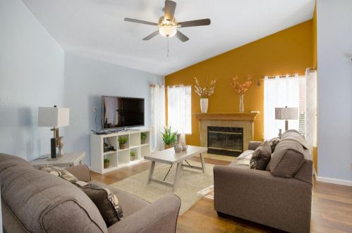 9317 Hoyleton Way, Elk Grove CA  95758-6522 exterior