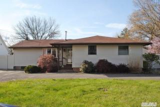7 Mount Wilson Ave, Farmingville, NY 11738-2825